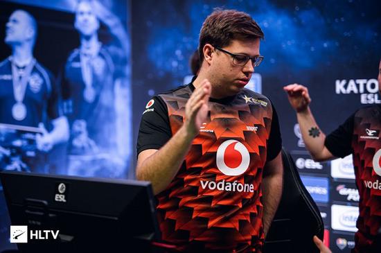 TES战队在瑞士轮成功晋级淘汰赛